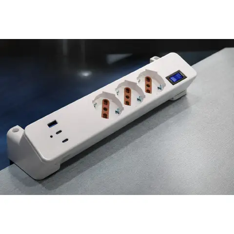 Multipresa Da Scrivania Con 3 Prese Bipasso/Schuko + USB-C USB-A 2500W
