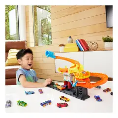Hot Wheels City T-Rex Battaglia Infuocata - Veicoli, garage e piste