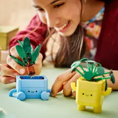 LEGO Botanicals Piantine Felici 10349 Set Decorativo Bambini - lego