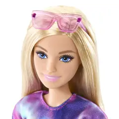 Barbie Malibu Beach Detectives con Outfit Tie-Dye e Accessori - collezionabili bambina