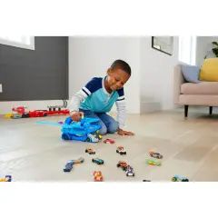 Hot Wheels City Dragon Transporter with 2 Cars - play set