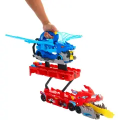 Hot Wheels City Dragon Transporter with 2 Cars - play set