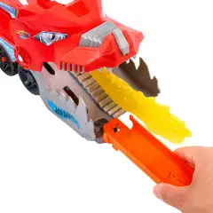 Hot Wheels City Dragon Transporter with 2 Cars - play set