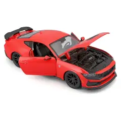 Auto 1:24 Ford Mustang Darkhorse 2024 - diecast
