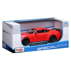 Auto 1:24 Ford Mustang Darkhorse 2024 - diecast