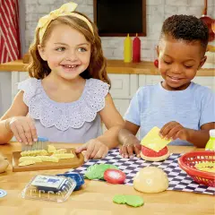 Creative Chef's Cheeseburger E Patatine Fritte Kit - collezionabili bambina