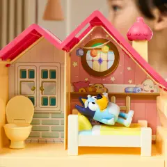 Bluey Mini Home Casa Giocattolo Portatile con Personaggio e Accessori - action figures ed accessori