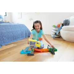 Hot Wheels RacerVerse Jurassic World - Pista Corsa con 2 Veicoli Die-Cast - Veicoli, garage e piste