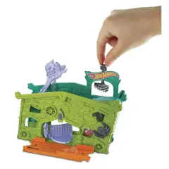 Hot Wheels Fold Out Playset Ghost Garage - play set