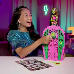 Monster High Garden Mysteries Set Bambola E Guardaroba Con Accessori Venus McFlytrap - action figures ed accessori
