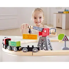 Pista Trenino con Gru e Locomotiva a Batteria - Primi giochi