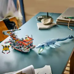 LEGO Attacco alla barca del dinosauro Mosasaurus - 703 Pezzi - lego