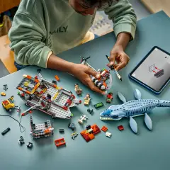 LEGO Attacco alla barca del dinosauro Mosasaurus - 703 Pezzi - lego