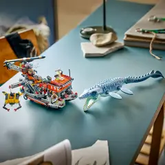 LEGO Attacco alla barca del dinosauro Mosasaurus - 703 Pezzi - lego
