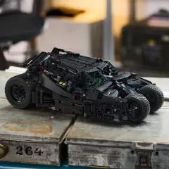 LEGO Technic Batmobile Tumbler 42239 - 719 Pezzi - lego