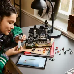 LEGO Wednesday Nevermore Academy 76788 - 890 Pezzi - lego