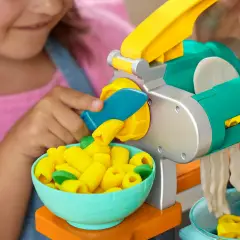 Playdoh Cucina dei Piccoli Chef Playset - creatività